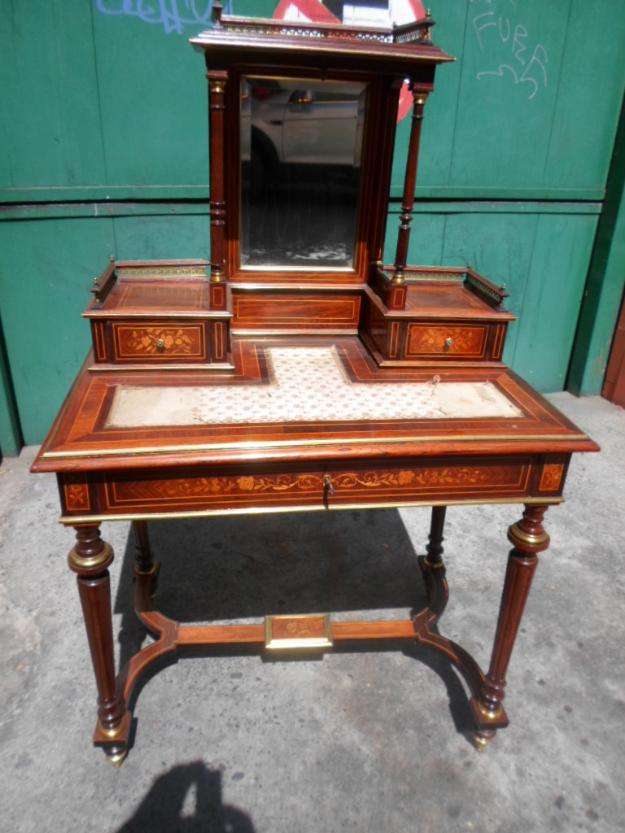 Antiguos muebles europeos y alfombras persas vendo la dehesa en